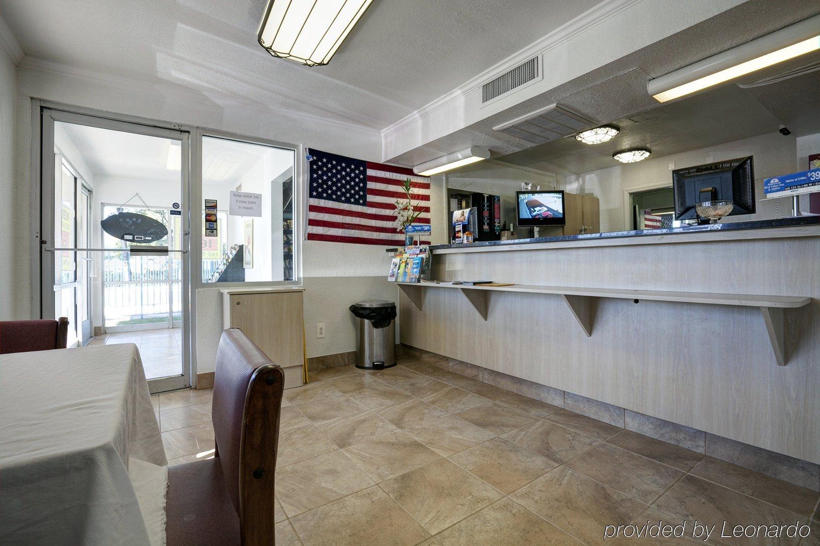 Travelodge By Wyndham Grand Rapids North Walker Interior photo