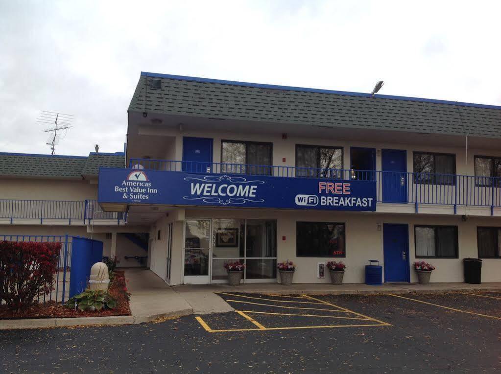 Travelodge By Wyndham Grand Rapids North Walker Exterior photo