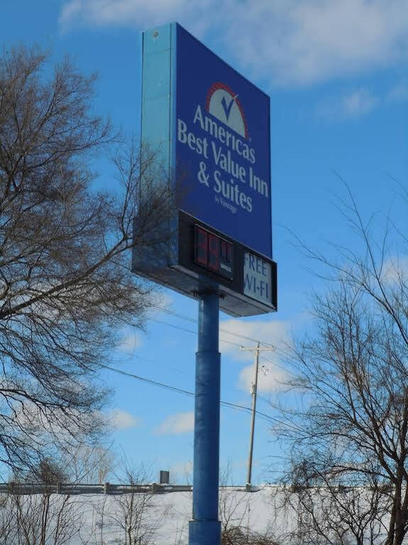 Travelodge By Wyndham Grand Rapids North Walker Exterior photo